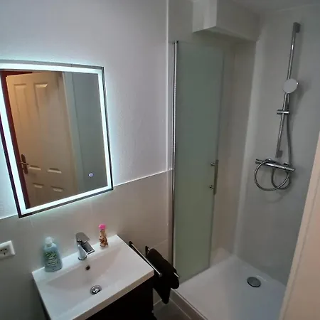 Albergue Hub 24 - Mit Balkon - Coffee For Free - *